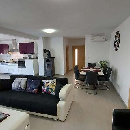 Apartments Bora Ližnjan Eksteriør bilde